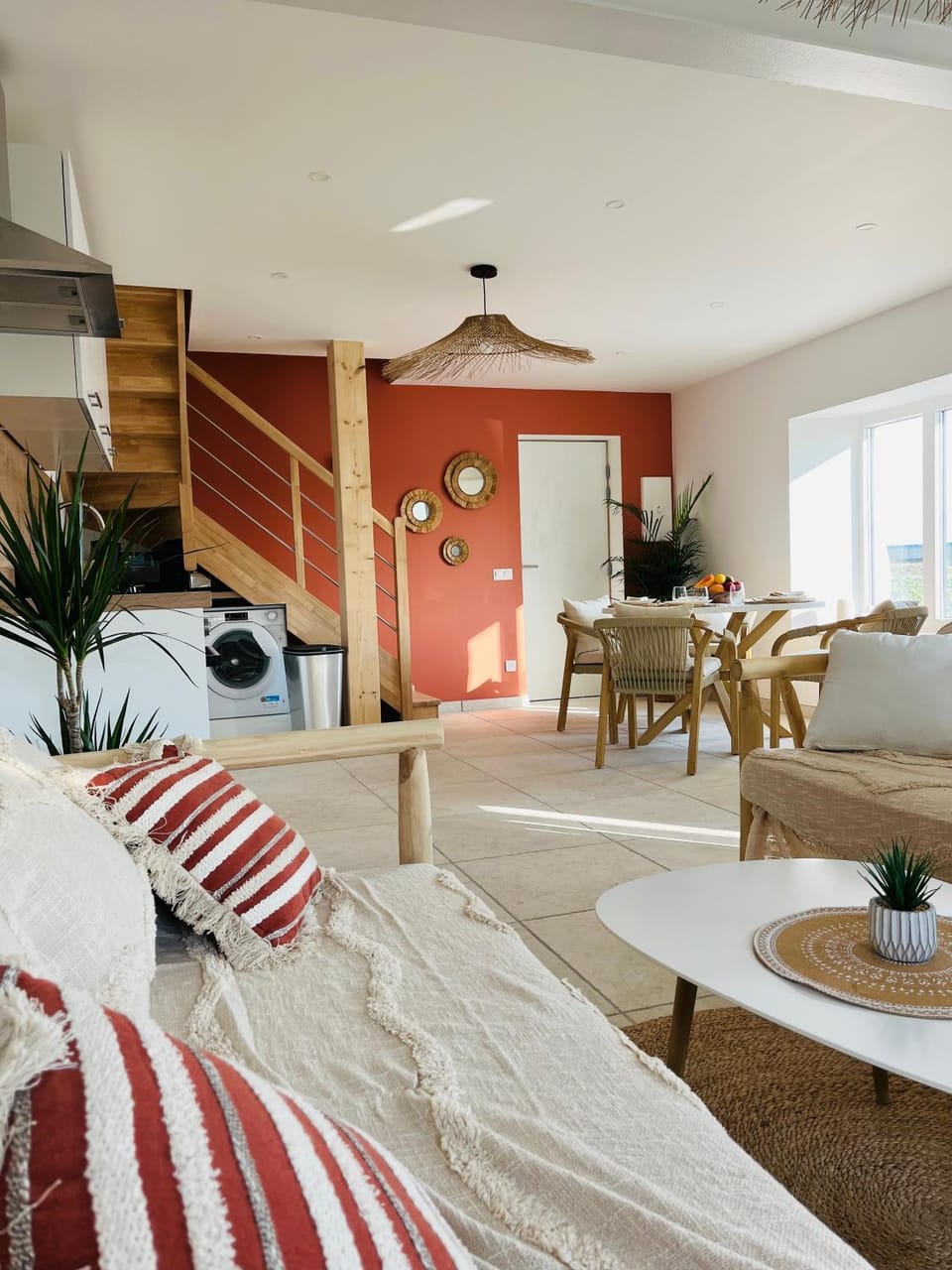 Living room, Seating area, Dining area, stove