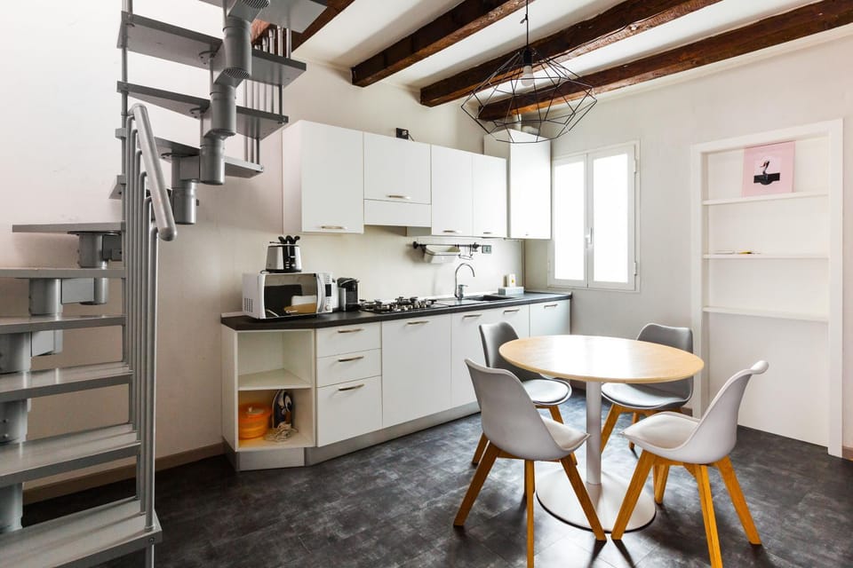 Coffee/tea facilities, Kitchen or kitchenette, Photo of the whole room, Dining area