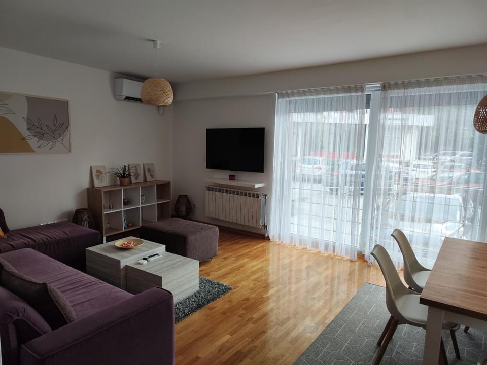 TV and multimedia, Living room, air conditioner