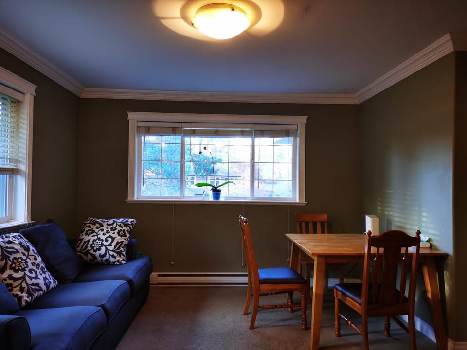 Eagle's Guest Suits House in Vancouver Island