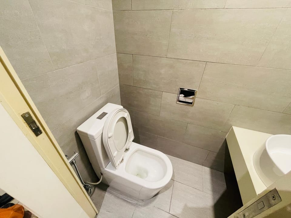 Toilet, bidet
