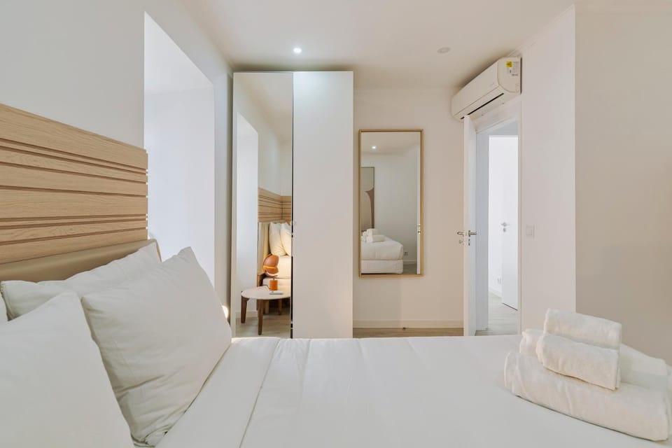 Bed, Photo of the whole room, Bedroom, towels, air conditioner