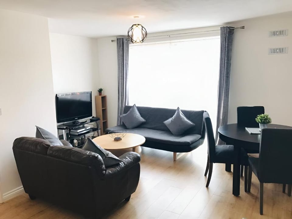 Spacious 2-Bed Flat in Homerton House Apartment in Cambridge