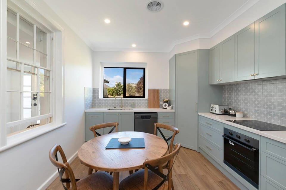 Lava House WIFI central heating cooling CBD House in Warrnambool