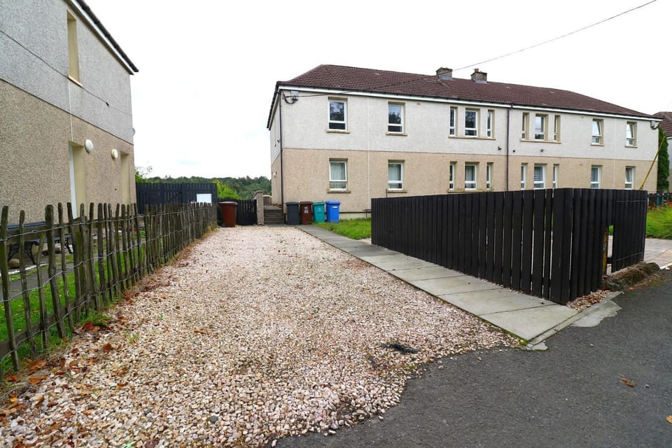Property building, Day, Neighbourhood, Street view, Parking