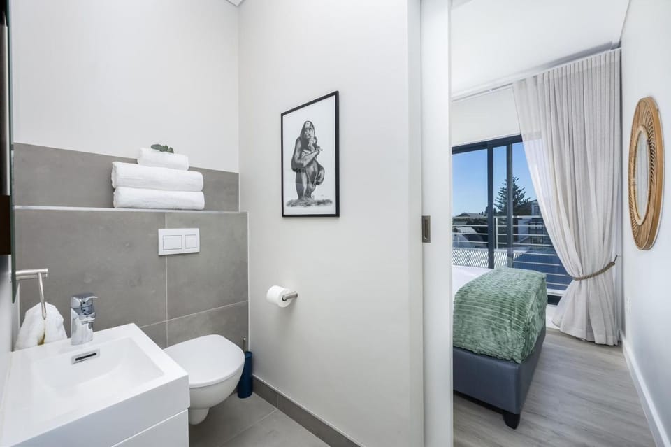 Esplanade Hermanus Central Sea Views Apartment in Hermanus