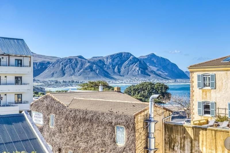 Esplanade Hermanus Central Sea Views Apartment in Hermanus