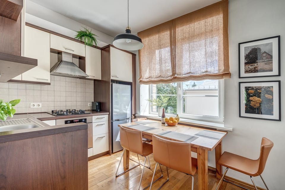 Kitchen or kitchenette, Dining area, dishwasher, stove