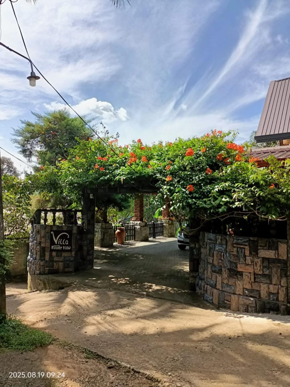 Facade/entrance