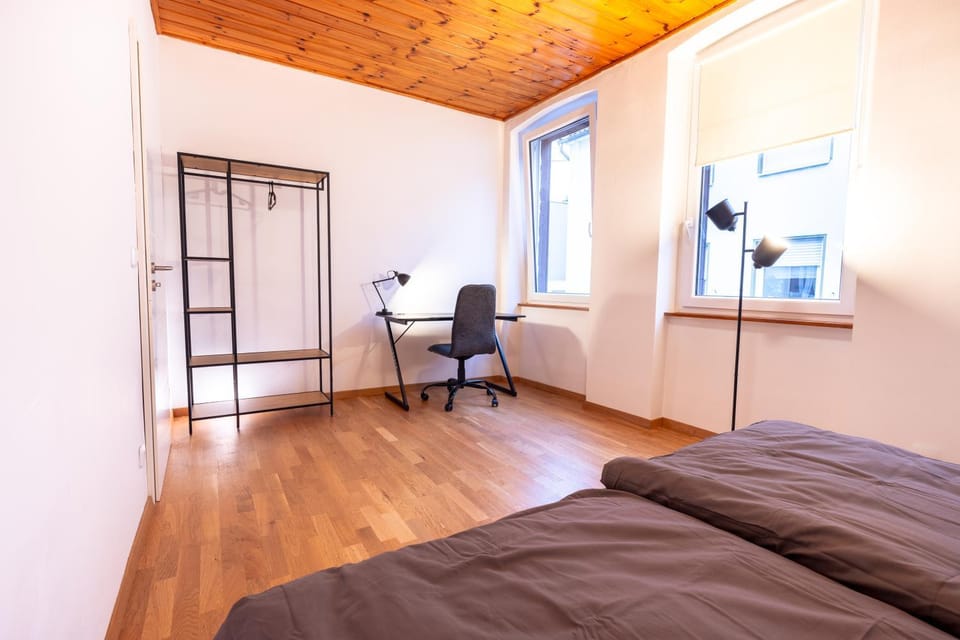 Bed, Living room, Photo of the whole room, Seating area, Bedroom