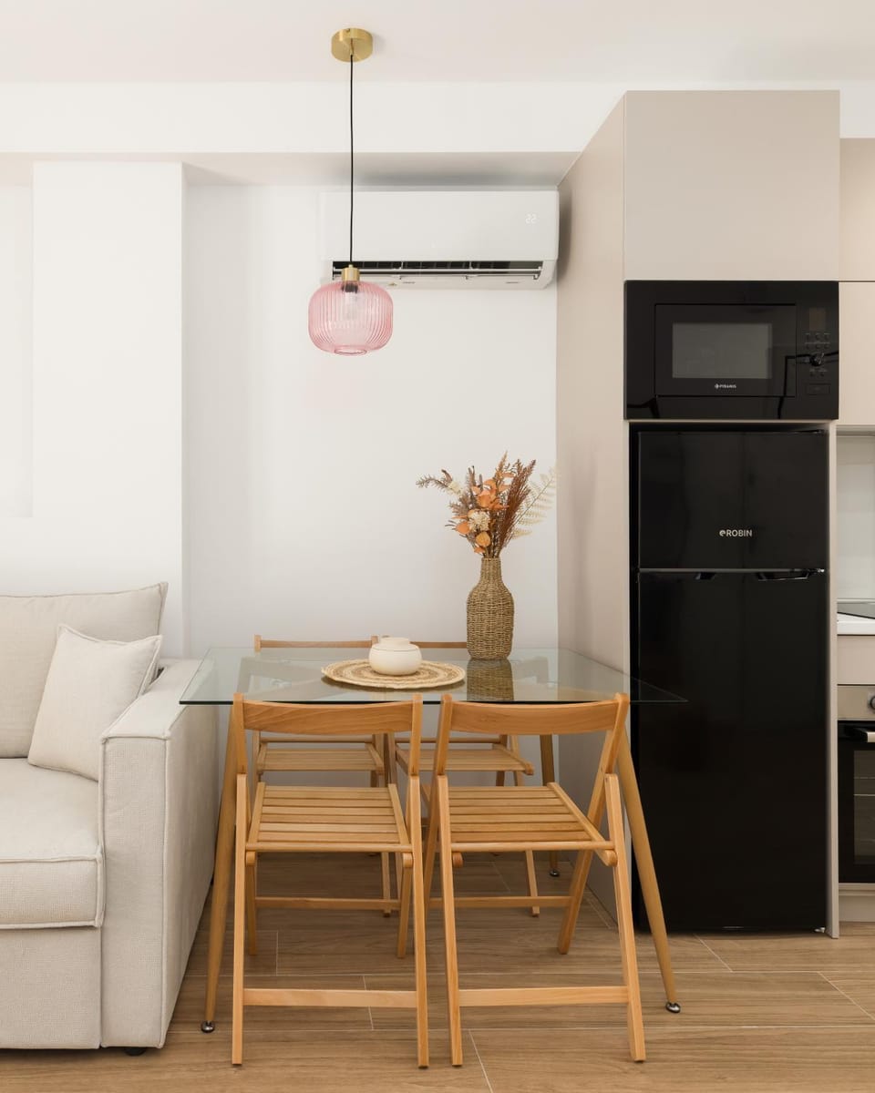 Kitchen or kitchenette, Seating area, Dining area