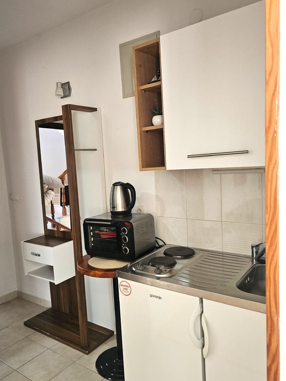 Coffee/tea facilities, Kitchen or kitchenette, minibar, stove