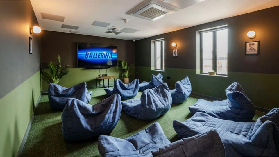 Communal lounge/ TV room, TV and multimedia, Evening entertainment