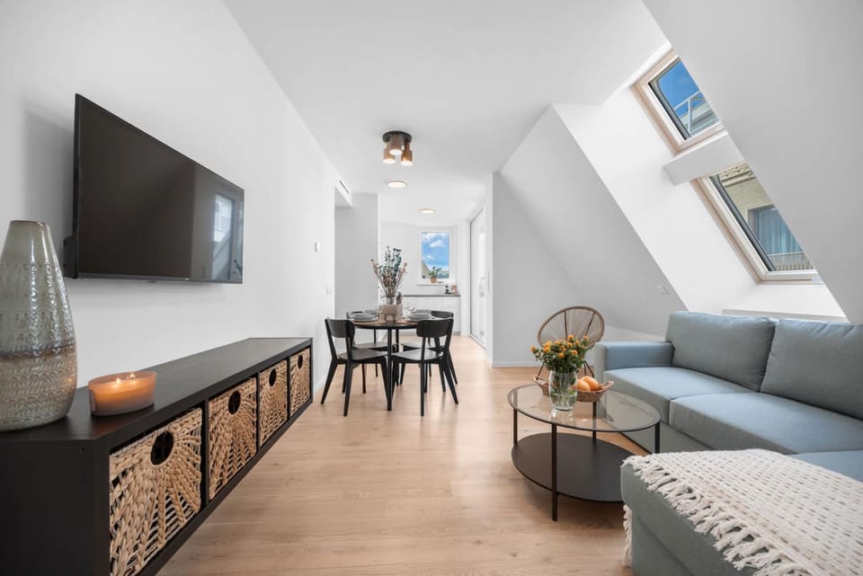 TV and multimedia, Living room, Seating area, Dining area, Evening entertainment