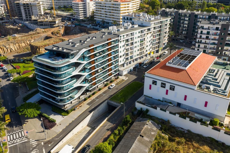 Property building, Day, Bird's eye view, City view, Street view, Location