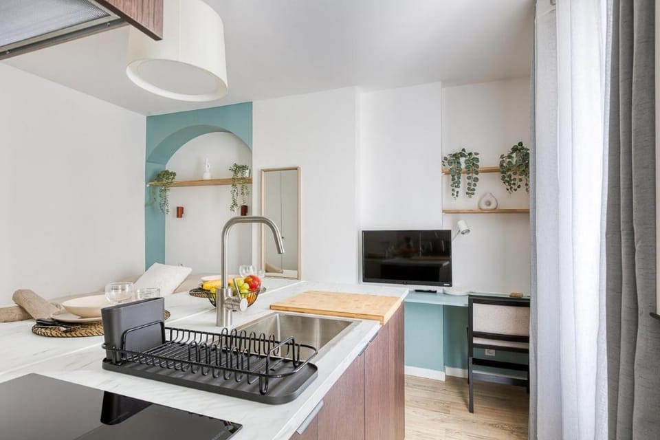 TV and multimedia, Kitchen or kitchenette, Dining area, stove