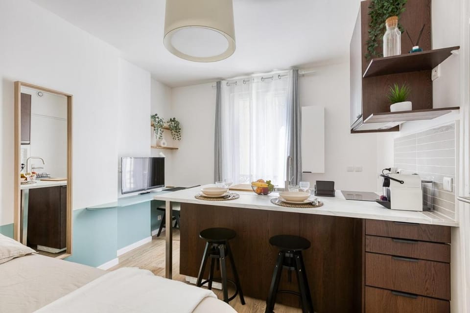 Bed, Coffee/tea facilities, Kitchen or kitchenette, Photo of the whole room, Dining area, Bedroom, toaster