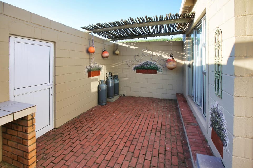 Day, Inner courtyard view