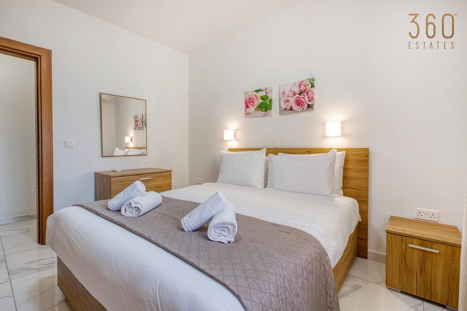 Bed, Photo of the whole room, Bedroom, towels, wardrobe