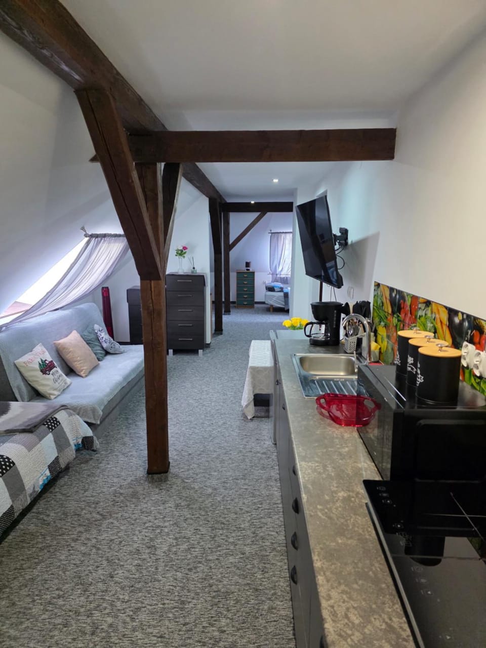 TV and multimedia, Kitchen or kitchenette, Living room, Seating area