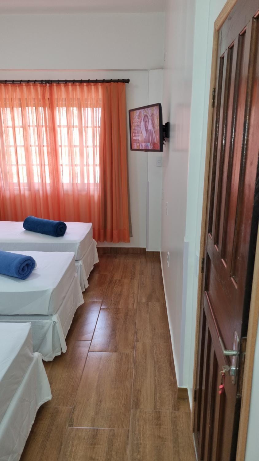 Bed, TV and multimedia, Bedroom, towels