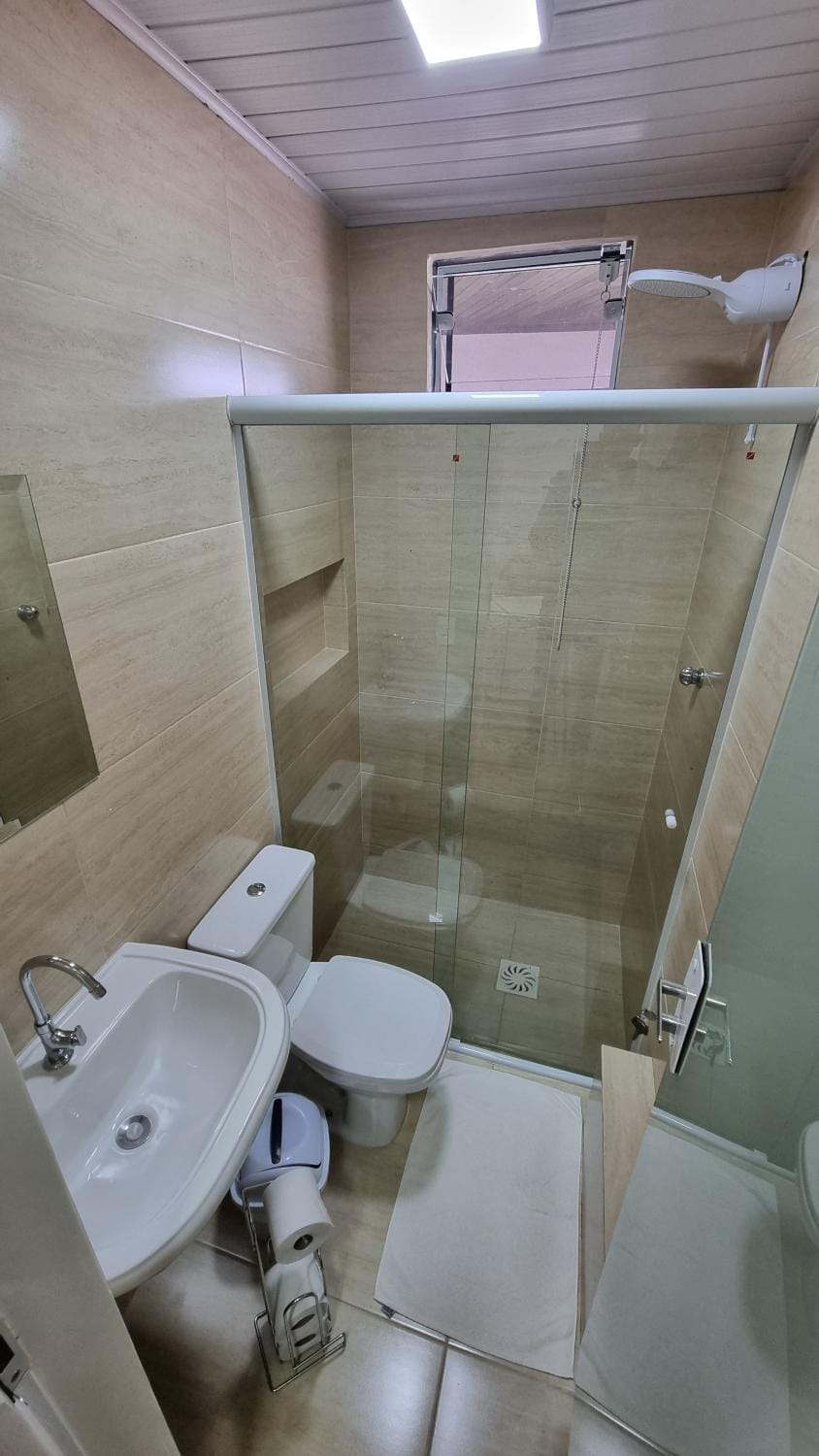Shower, Toilet, Bathroom, bidet, towels