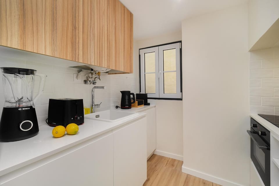 Coffee/tea facilities, Kitchen or kitchenette, oven, stove, toaster
