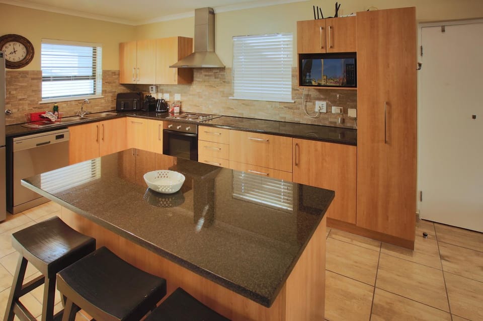 Kitchen or kitchenette, Dining area, dishwasher, oven, stove, toaster
