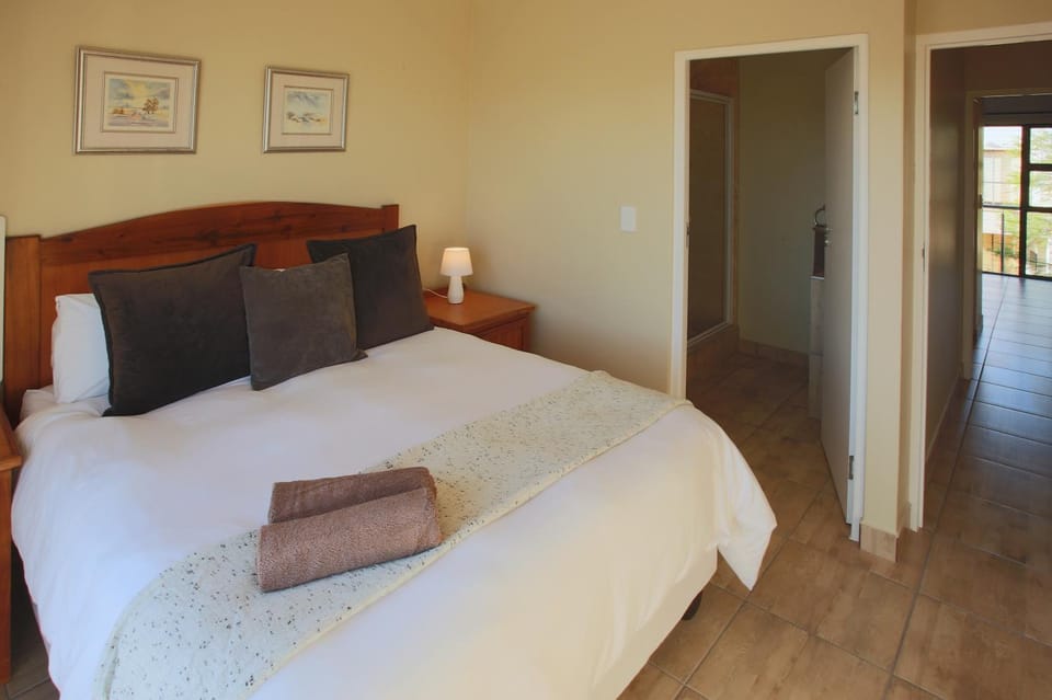 Shower, Bed, Bathroom, Bedroom, towels