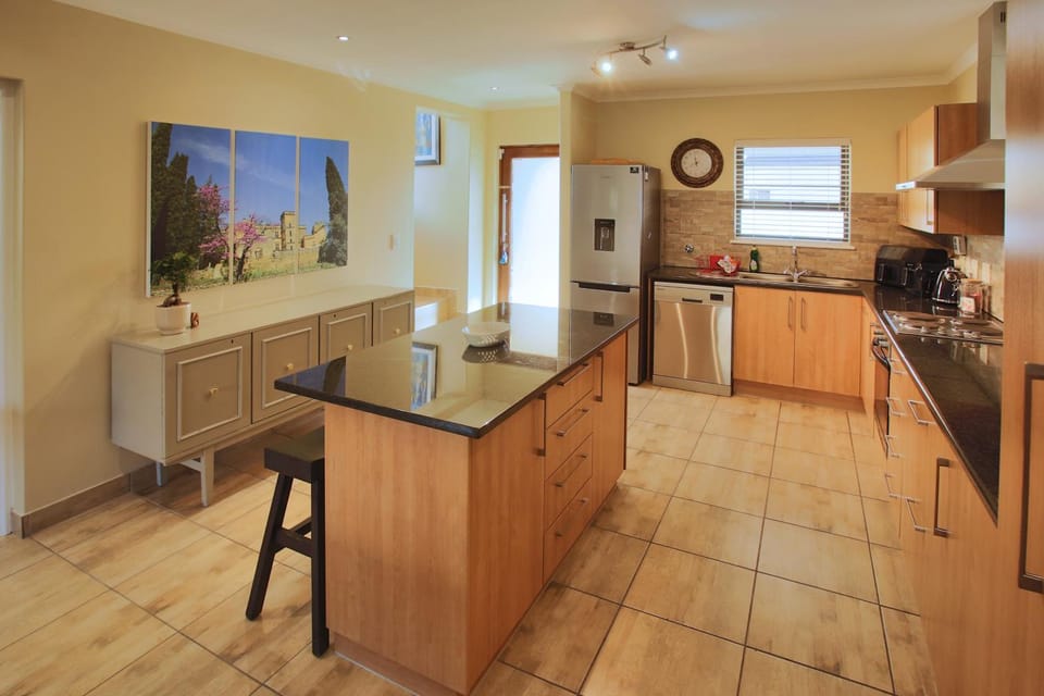 Kitchen or kitchenette, Dining area, dishwasher, oven, stove, toaster