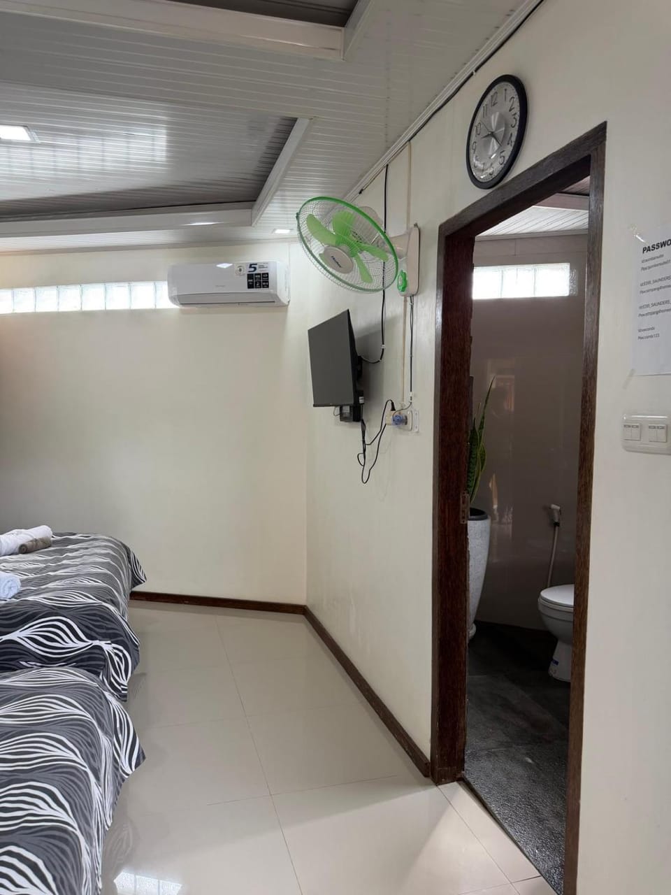 Bed, TV and multimedia, Bedroom, air conditioner