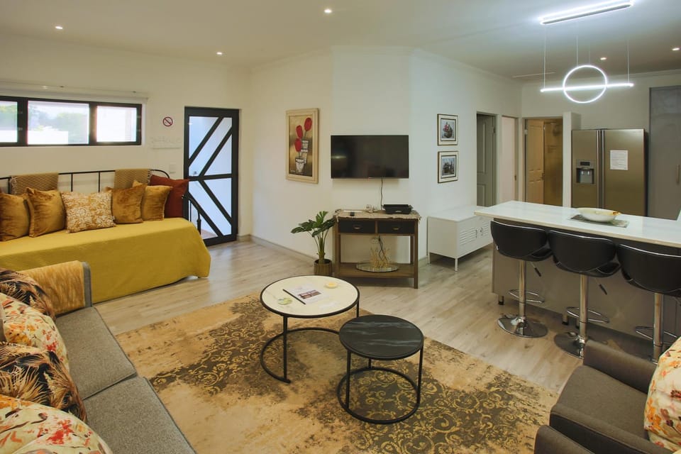 Communal lounge/ TV room, TV and multimedia, Living room