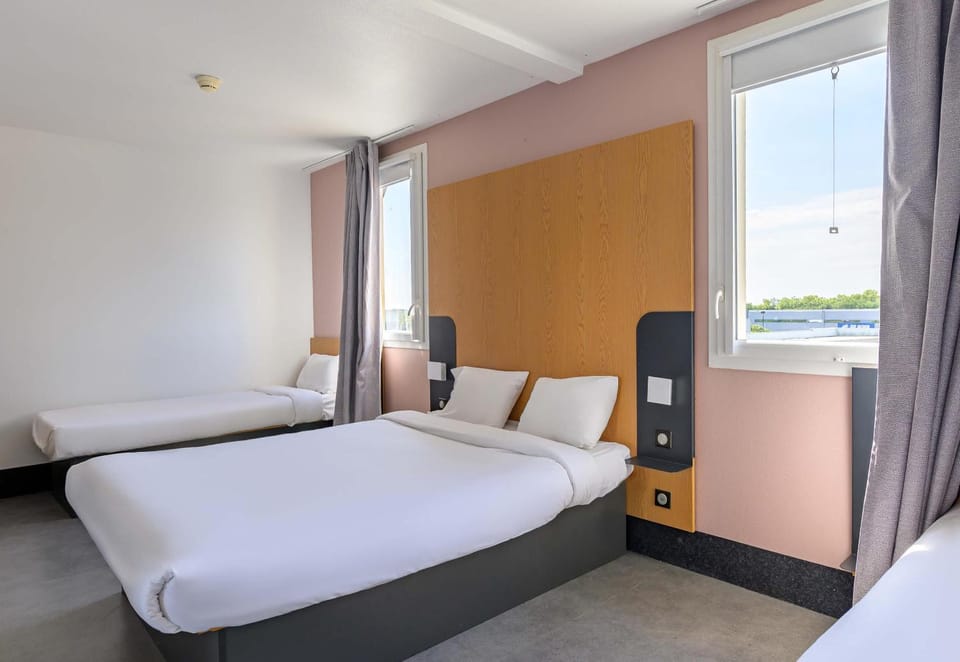 Photo of the whole room, Family