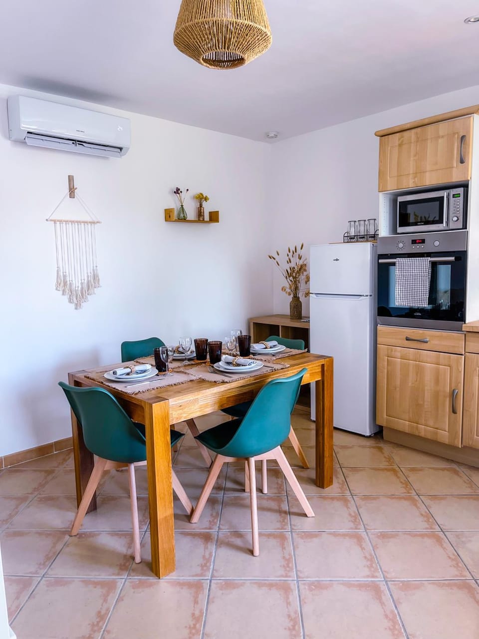 Living room, Dining area