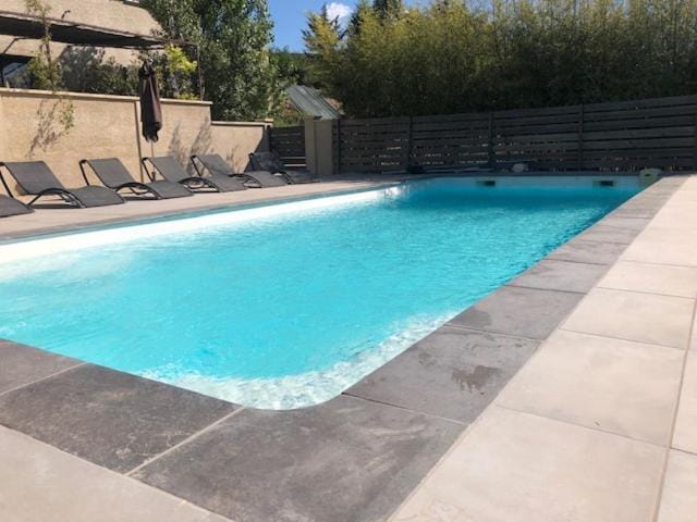 Swimming pool, Swimming pool