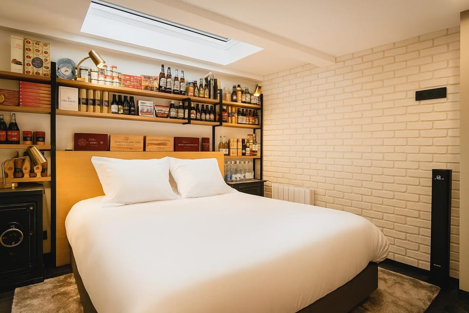 Bed, Photo of the whole room, Bedroom