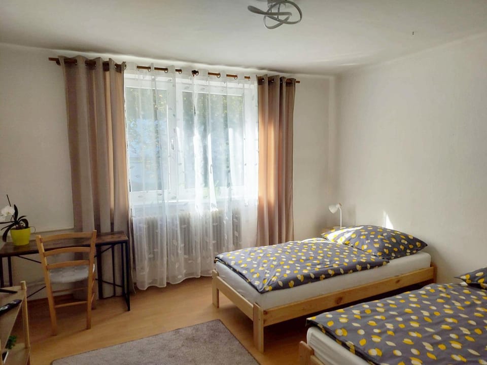 TV and multimedia, Photo of the whole room, Bedroom