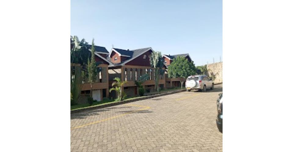 Property building, Day, Neighbourhood, Parking