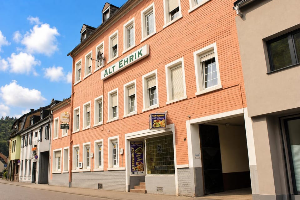 Property building, Day, Neighbourhood, Street view