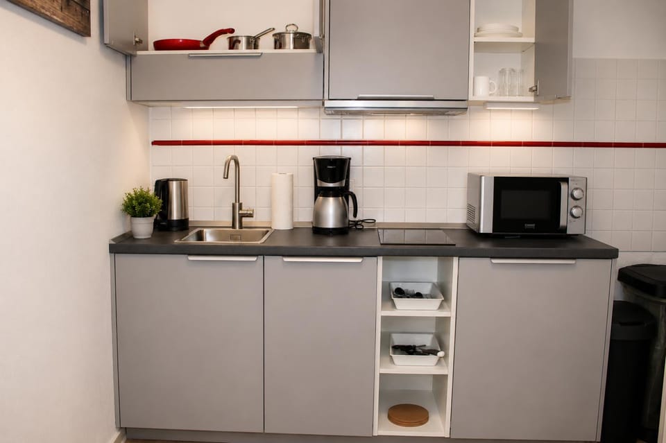 Coffee/tea facilities, Kitchen or kitchenette, oven, toaster