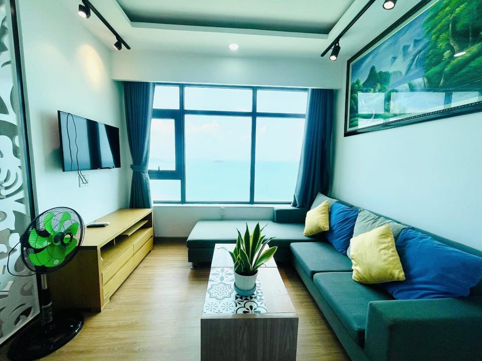 Communal lounge/ TV room, TV and multimedia, Living room, Seating area, Evening entertainment