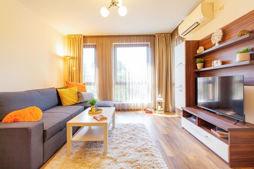 Communal lounge/ TV room, TV and multimedia, Living room, Seating area