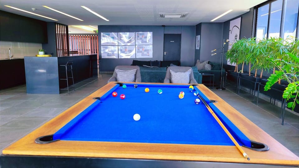 Billiard, Game Room