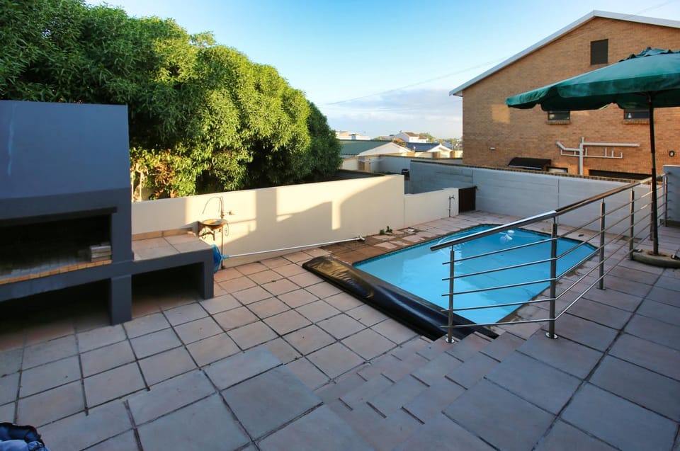View (from property/room), Swimming pool, fireplace