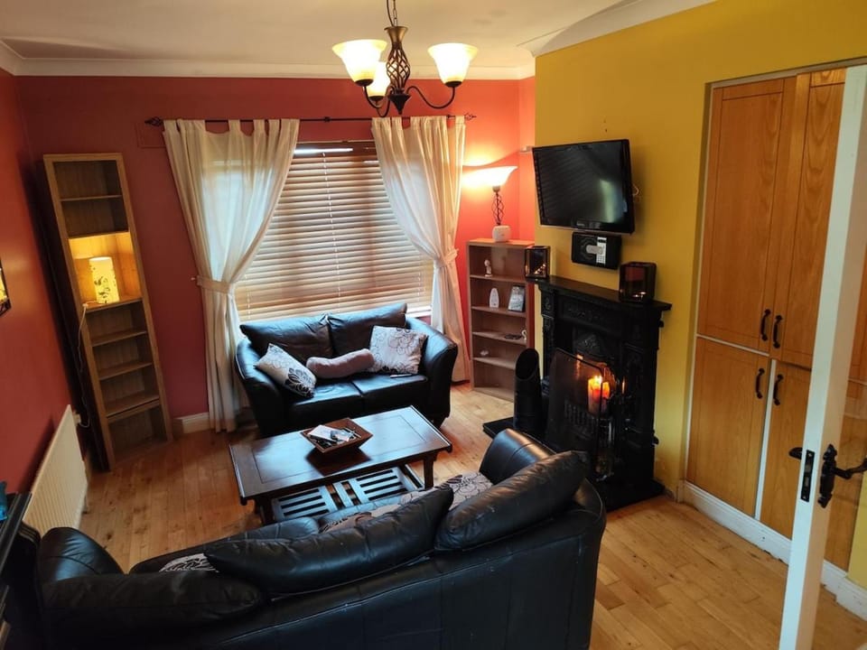 Cozy House, Castlebar Town, near to Westport, Achill & Clifden House in County Mayo