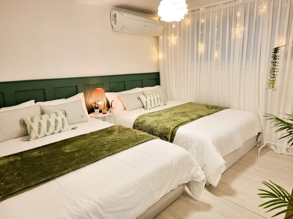 Bed, Bedroom, air conditioner