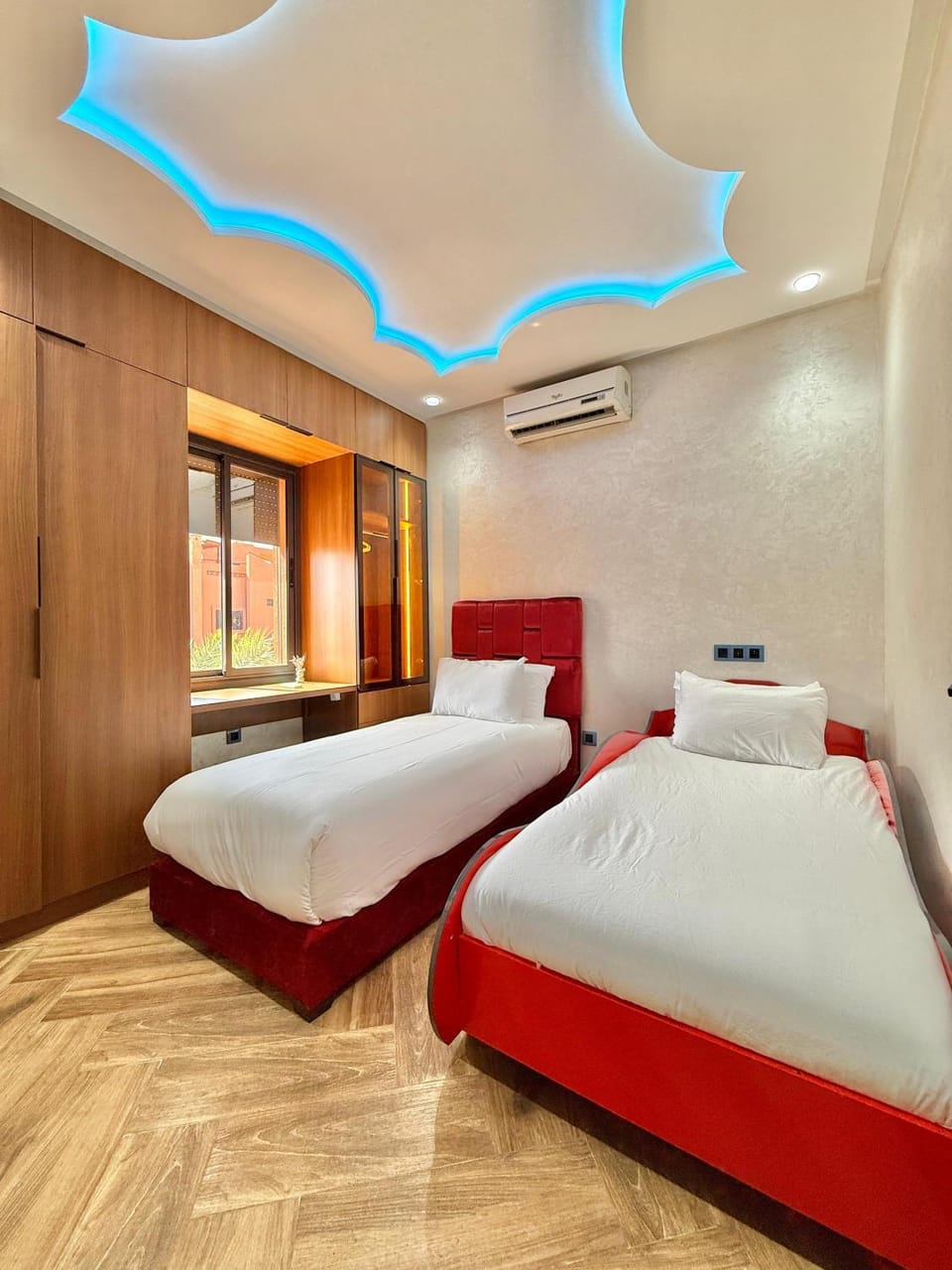 Bed, Photo of the whole room, Bedroom, air conditioner