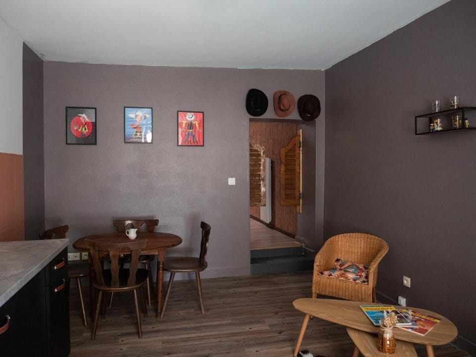 Seating area, Dining area
