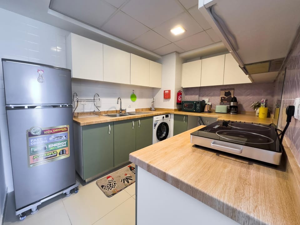 Kitchen or kitchenette, toaster, washing machine