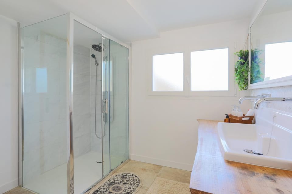 Bathroom, Living room